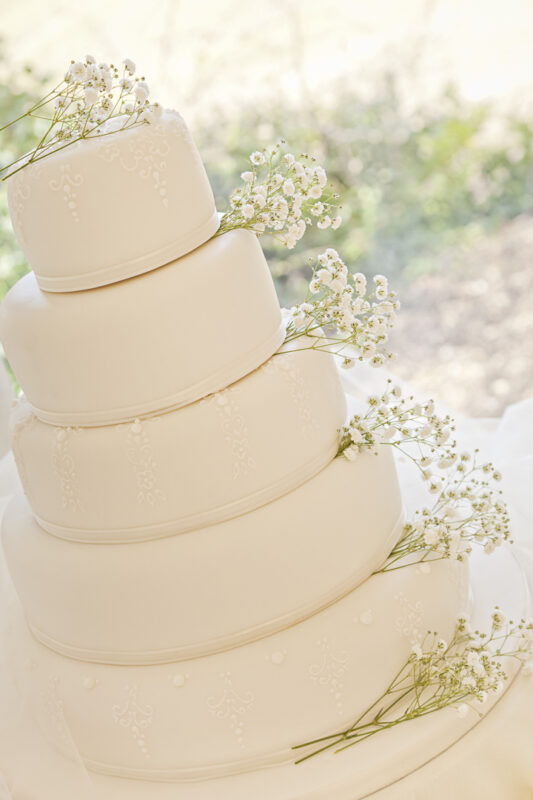 wedding cake white
