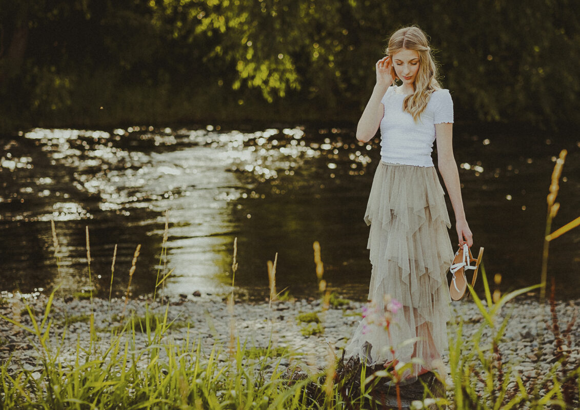 https://jainebriscoe-price.co.uk/wp-content/uploads/outdoor-teenage-model-photographer.jpg