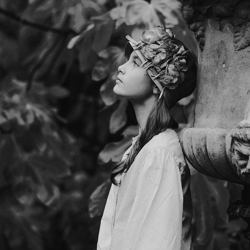 teen-model-portrait-photography-black-and-white